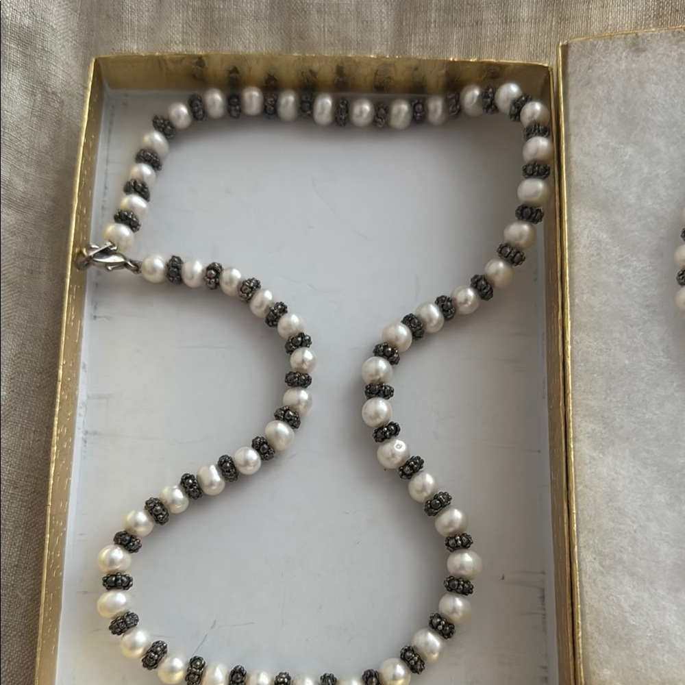 Elegant White and Silver Necklace Timeless Jewelry